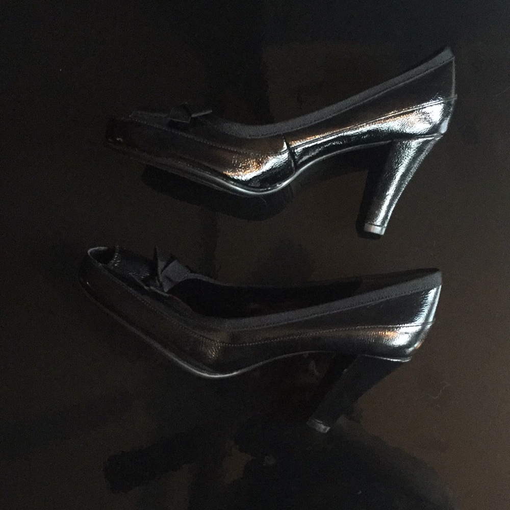 Aerosoles black heels size 10